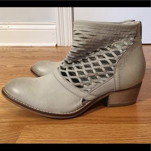 Perforated bootie- leather